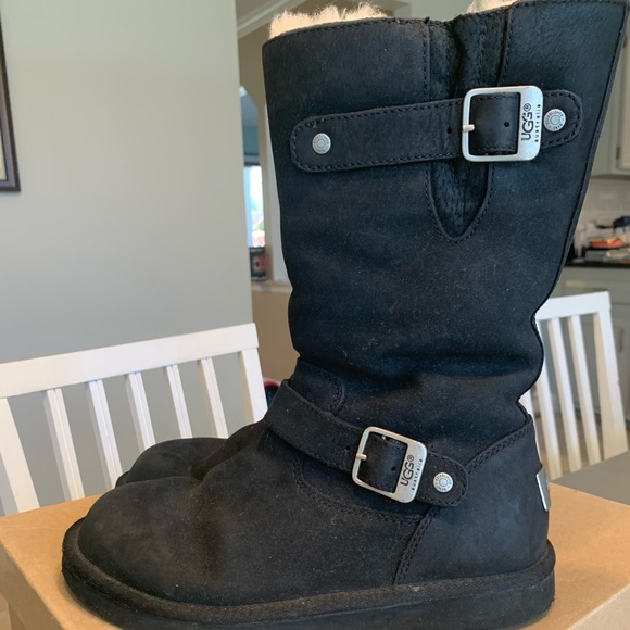 UGG Shoes - Gently used AUTHENTIC UGG boots. Sz 8